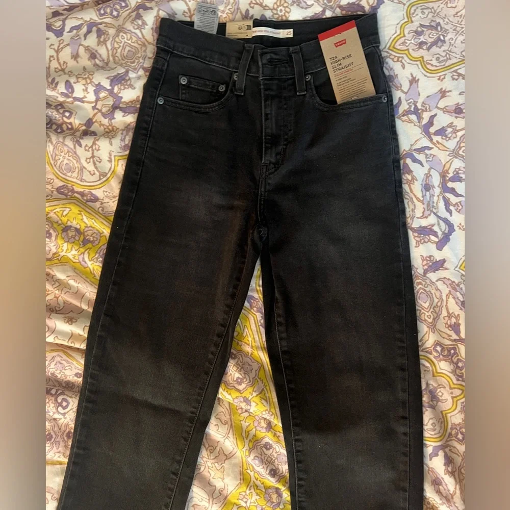 Levi’s 724 HIGH RISE SLIM STRAIGHT WOMEN'S JEANS - Picture 7 of 9